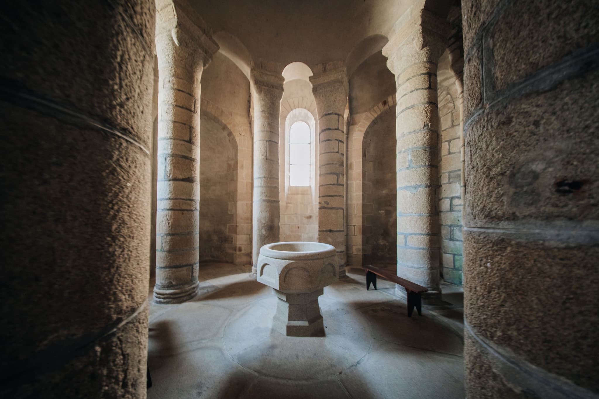 Baptistère de la collégiale de Saint-Léonard de Noblat site UNESCO en Limousin sur les chemins de Compostelle