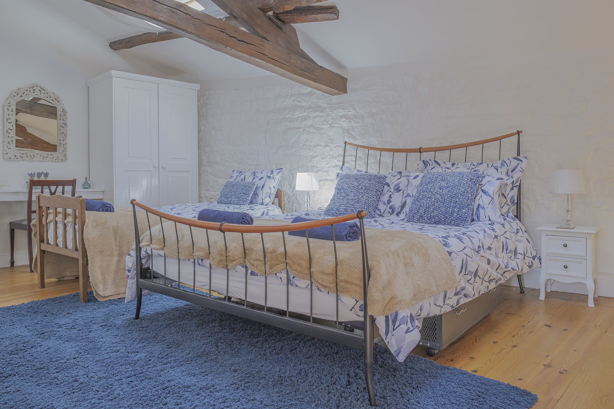 Gîte L'Olivier à Lizant_Bedroom 2 Comprising 1 X King size bed 1 x Single Bed