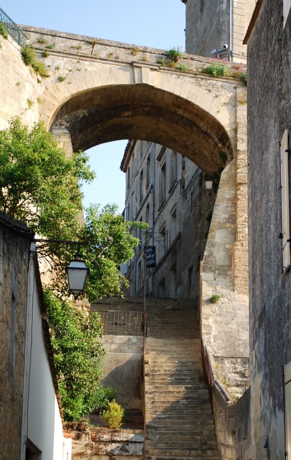 Bourg_village_portes_©Bourg_Cubzaguais_Tourisme_(3)