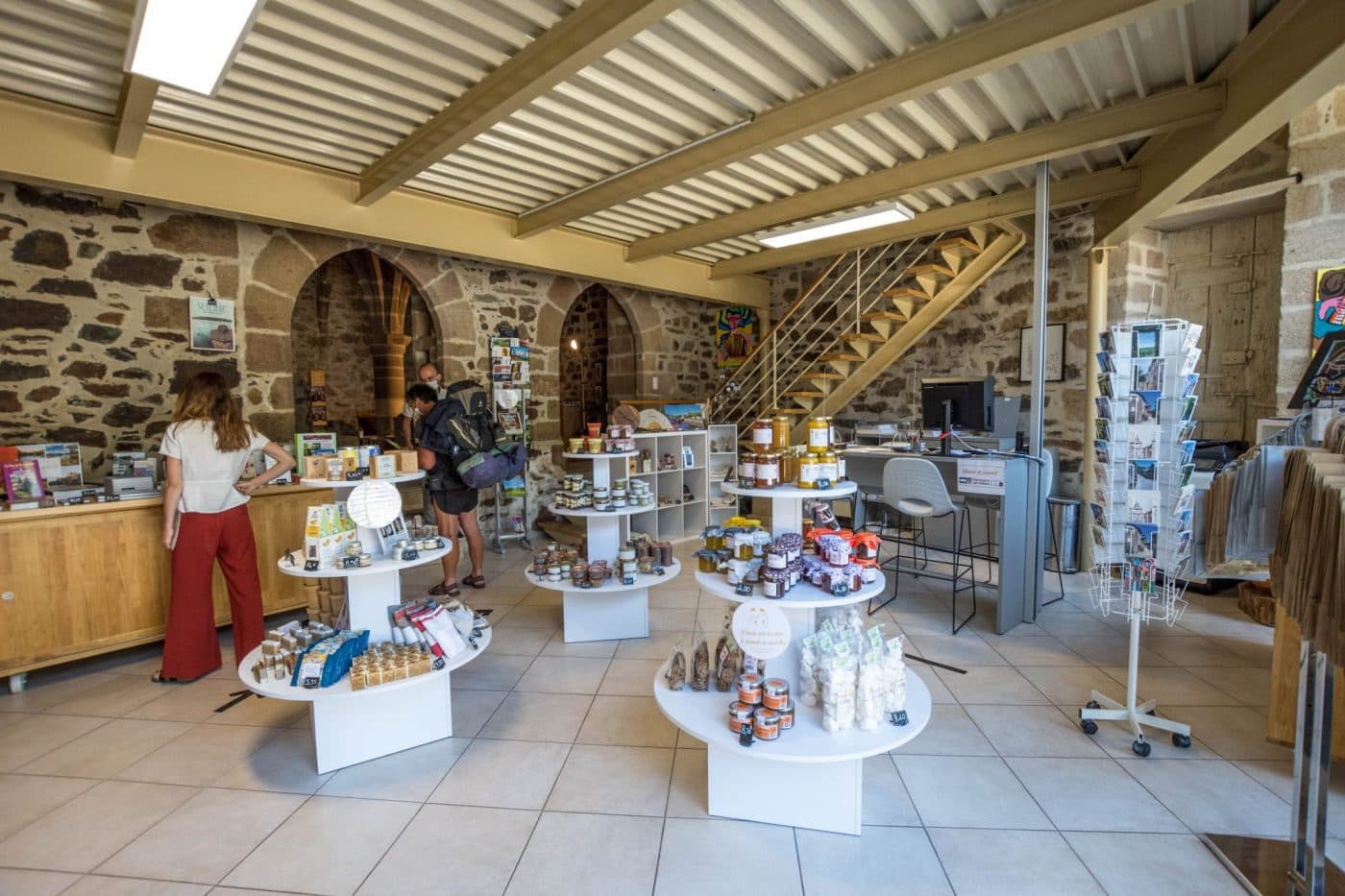 Boutique-Office-de-Tourisme-de-Tulle-©OT-Tulle-en-Correze-10-1400x933