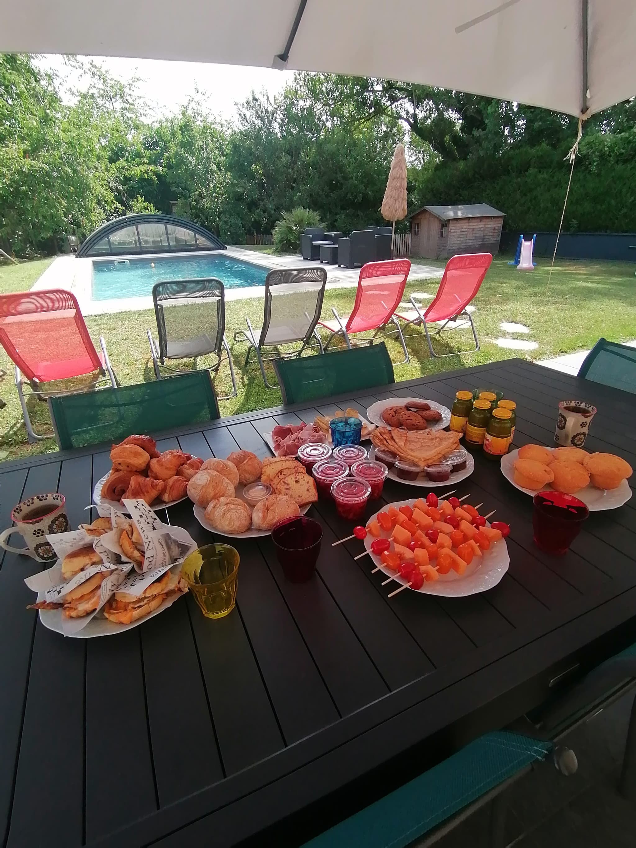 Brunch au bord de la piscine privatisable