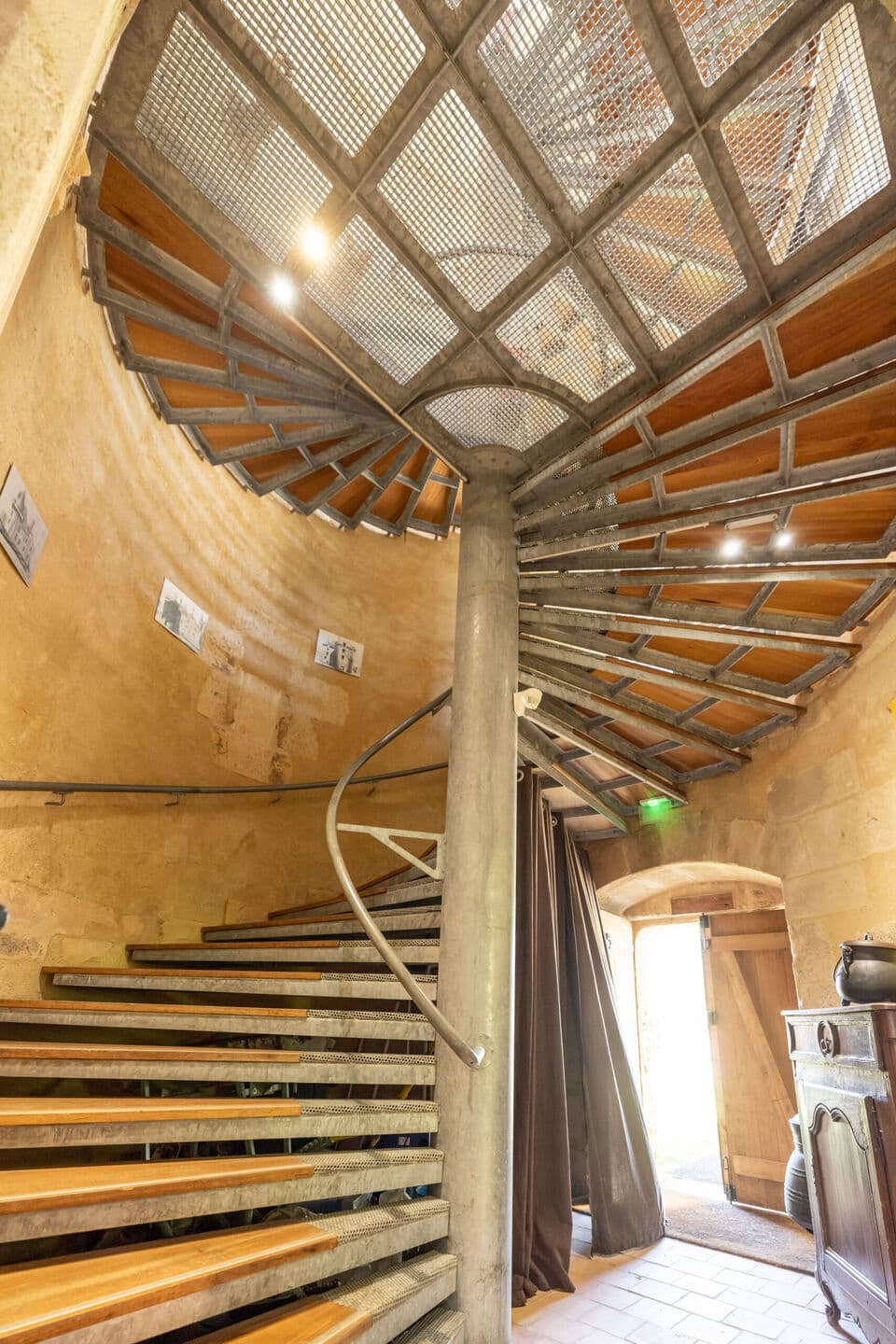 CDT 24 - Château Barrière - Villamblard - Escalier