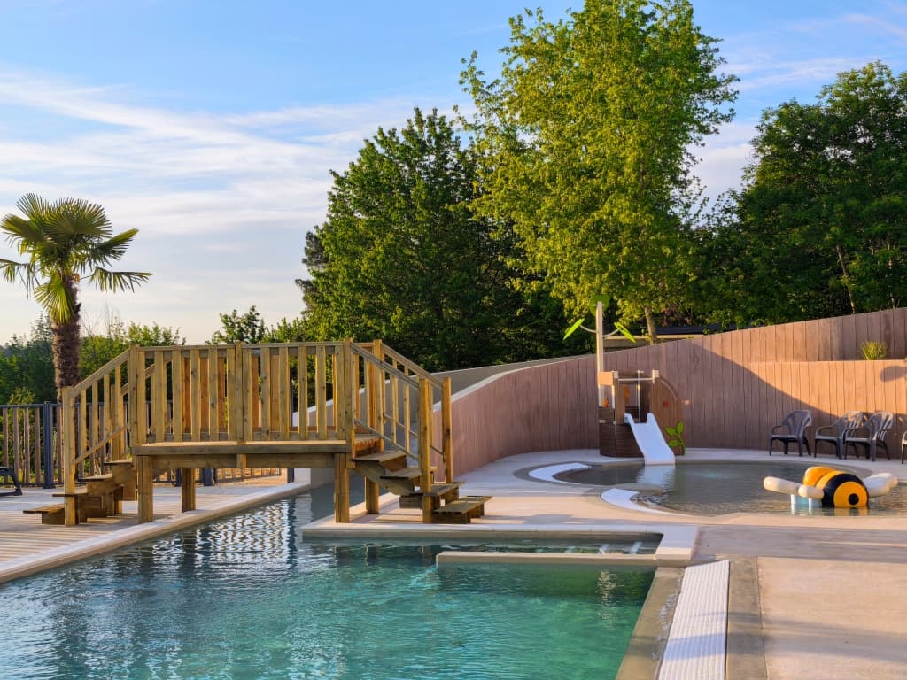 Camping Les Charmes - Pont