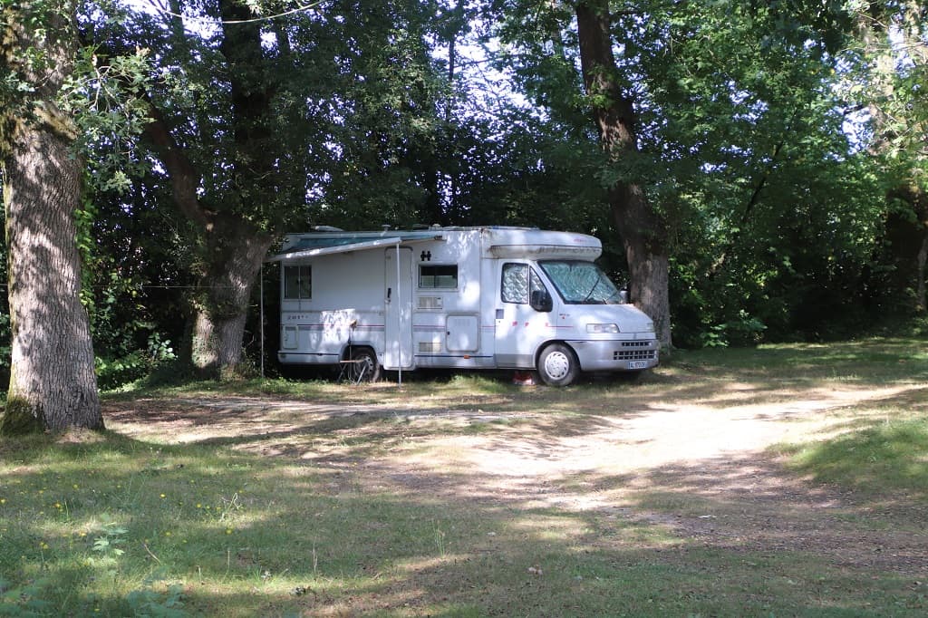 Camping à la ferme Bizençon - emplacement camping-car w