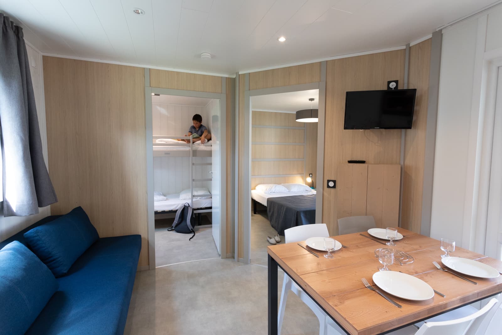 Camping-larlapean-chalet-salle-a-manger-st-martin-d-arrossa