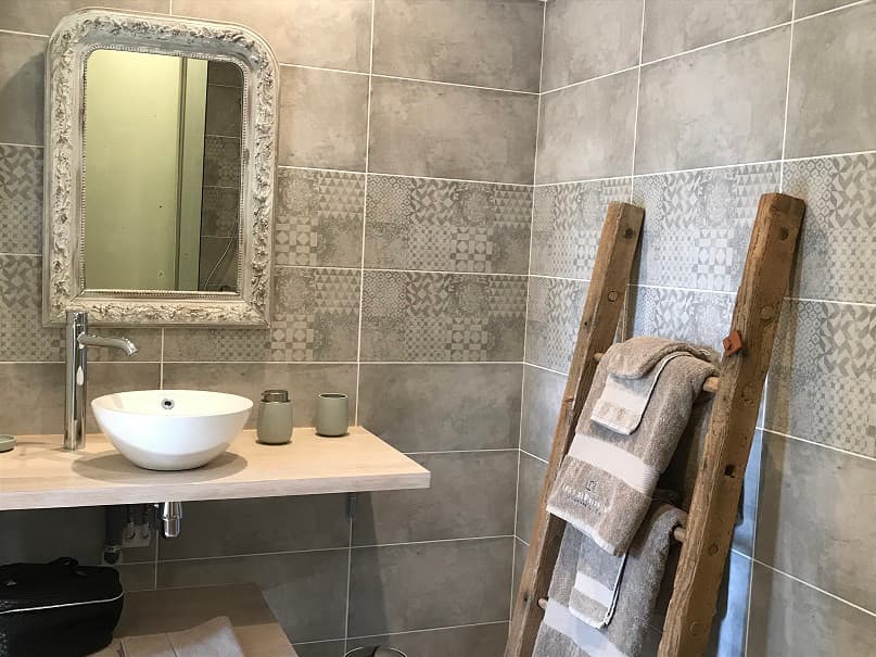 La salle de bain de la chambre "Marais"