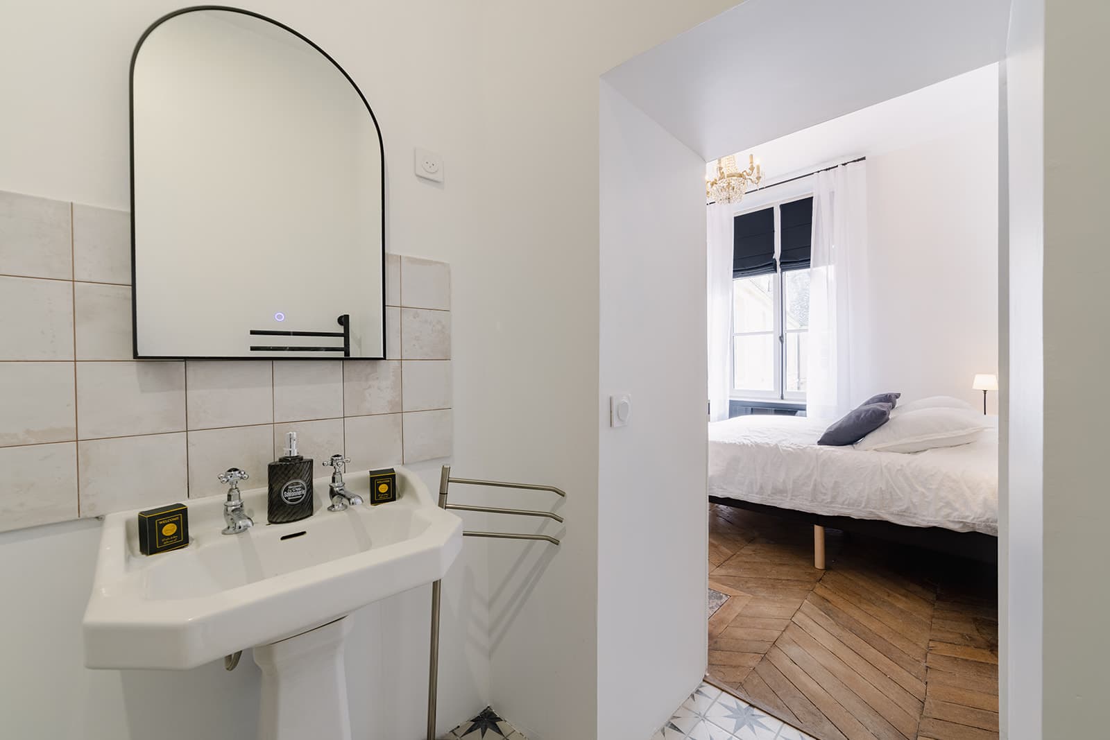 Chambre Luire Vue salle d'eau