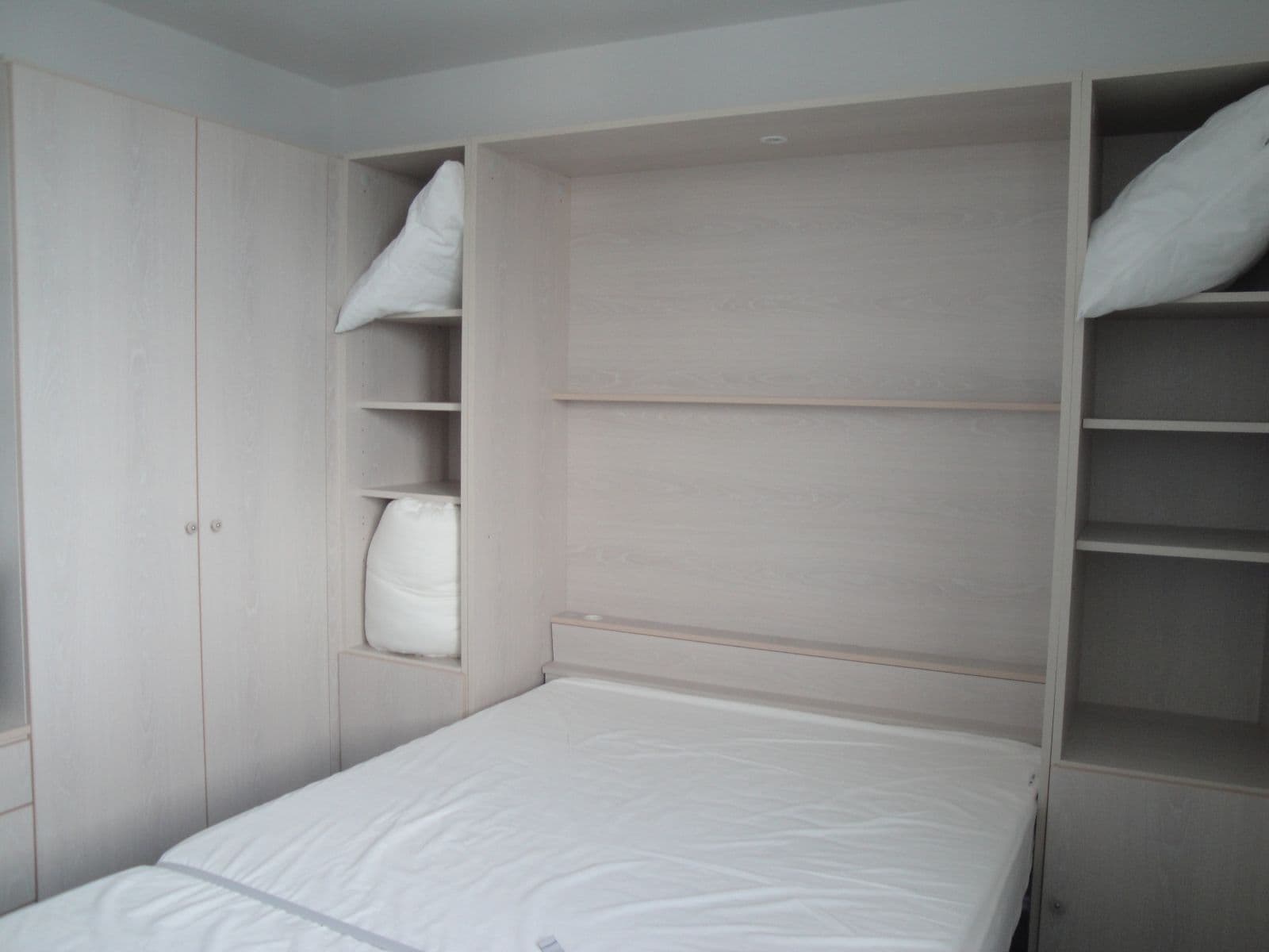 Chambre avec lit double