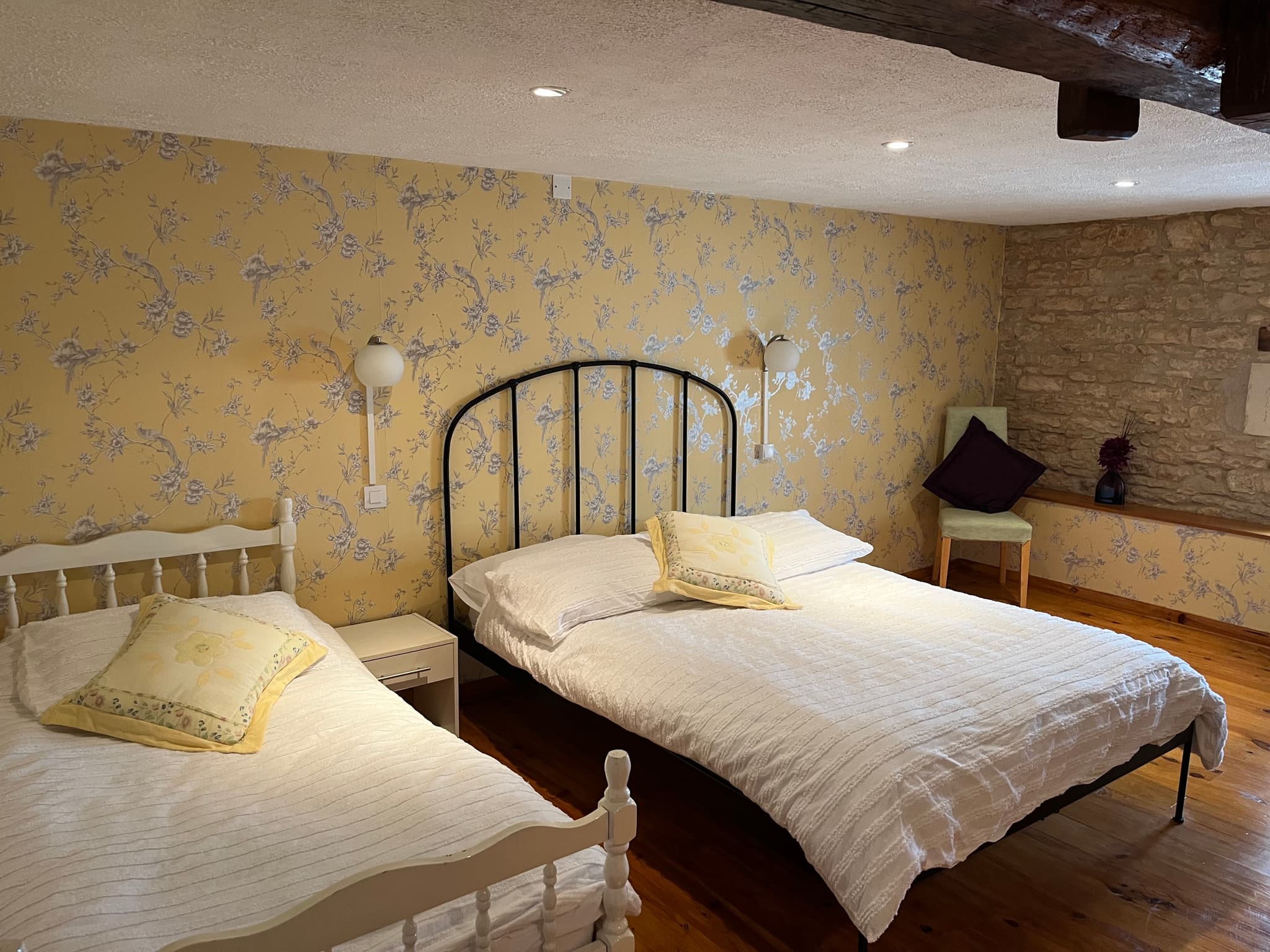 Chambre jaune2 appt