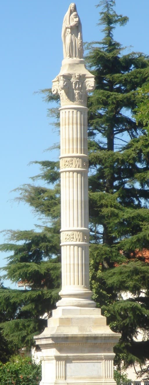 Colonne à la Vierge