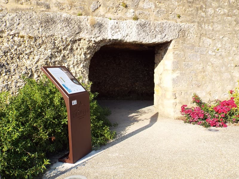 Accès grotte d'huîtres fossiles