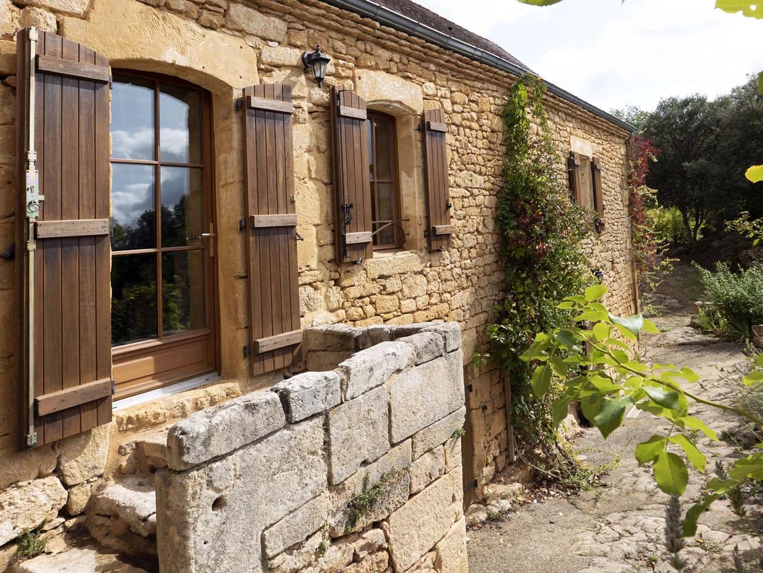 Domaine-de-Cantegrel-vitrac-sarlat-Gite-La-Maison-Bleue-exterieur-6-psg