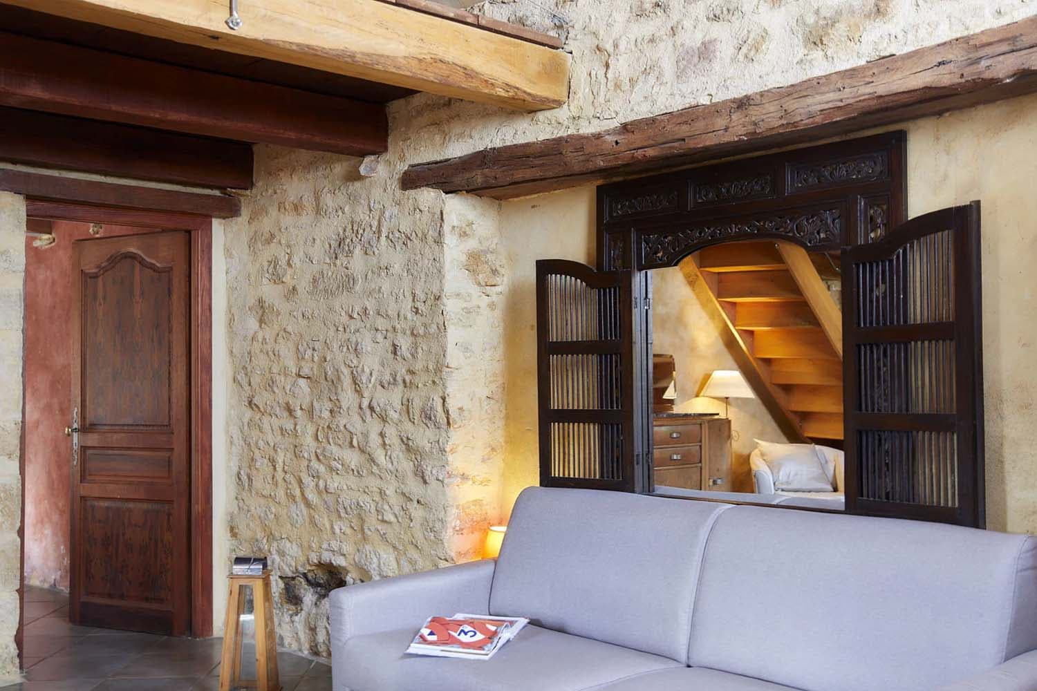 Domaine-de-Cantegrel-vitrac-sarlat-Gite-La-Maison-Bleue-salon-salle-a-manger-3-psg
