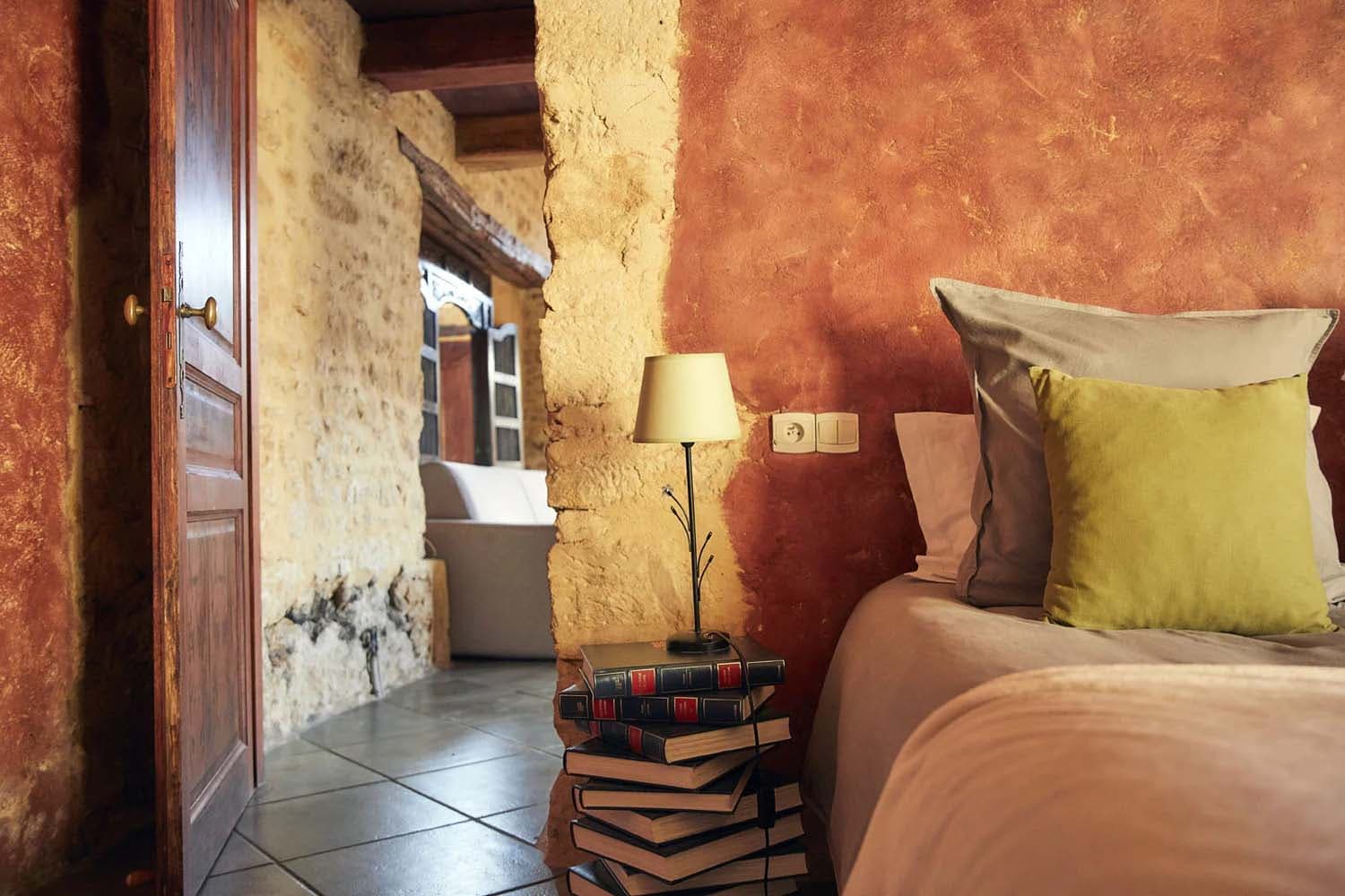 Domaine-de-Cantegrel-vitrac-sarlat-Gite-La-Maison-Bleue-suite-parentale-5-psg