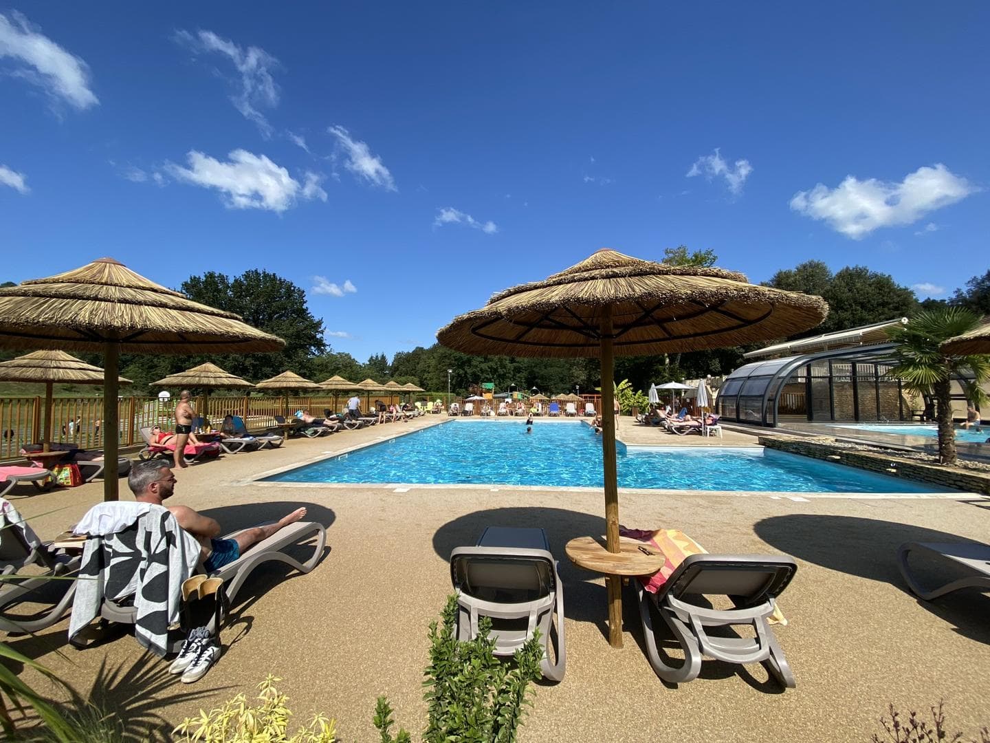 Domaine-des-chenes verts- piscine-extérieure