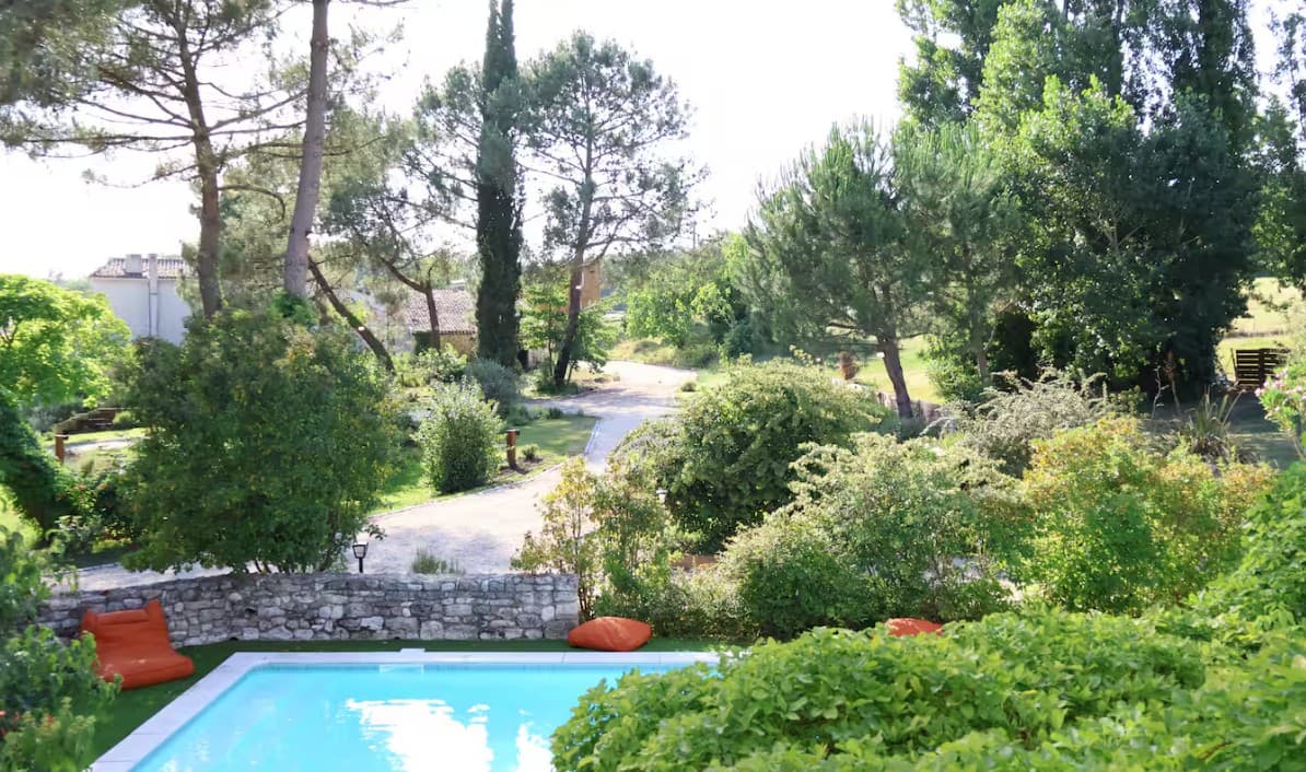 Domaine la Bellevue Esclottes vue piscine