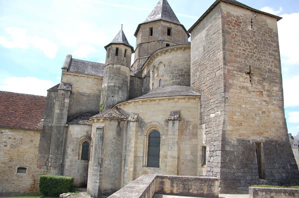 Eglise romane de Saint-Robert_1