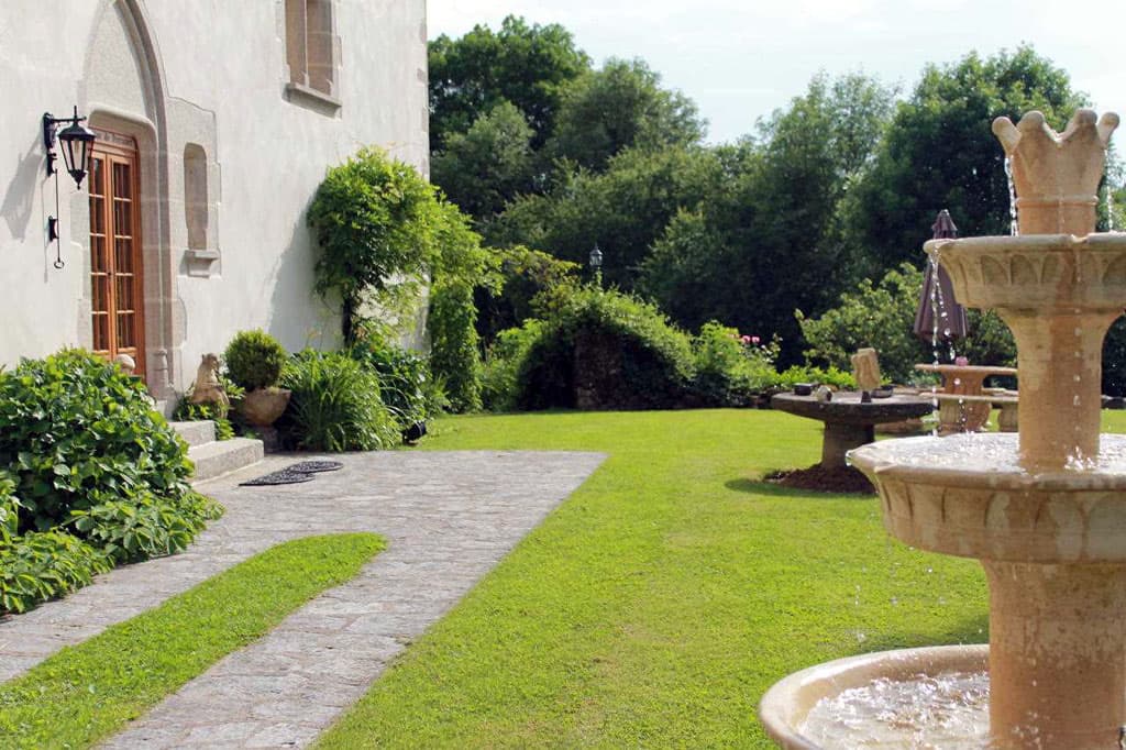 Entrée Manoir XV - Manoir du XVe Domaine de Peyrafort