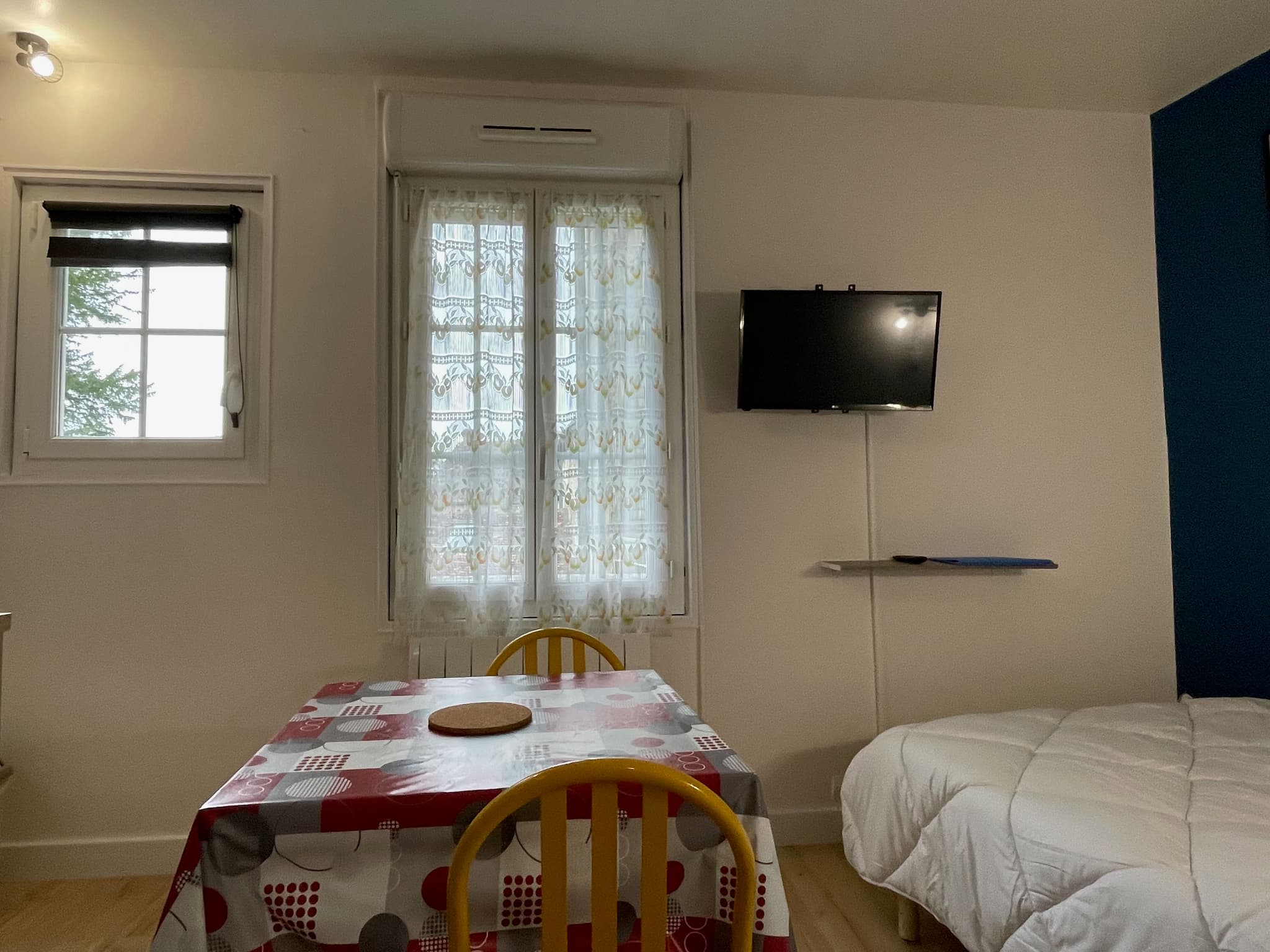 Télé et coin repas
