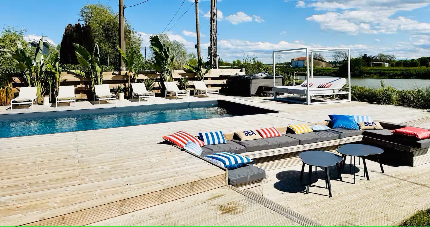 Extérieurs + piscine
