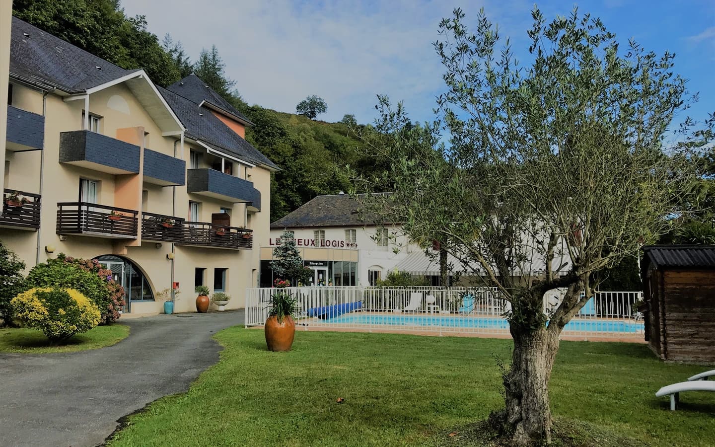 Hôtel restaurant piscine Le Vieux Logis 3 étoiles Bétharram Nay Lourdes Vélosud