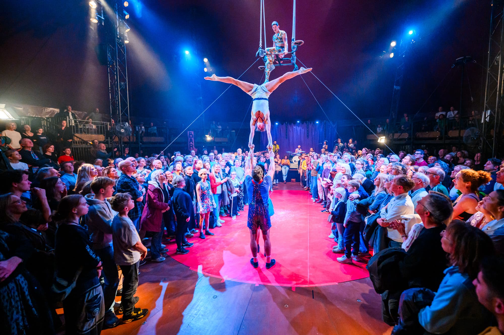 FestivalCircolo-TOUTVAHYPERBIEN-CollectifMalunés-17102025-JostijnLigtvoetFotografie-951