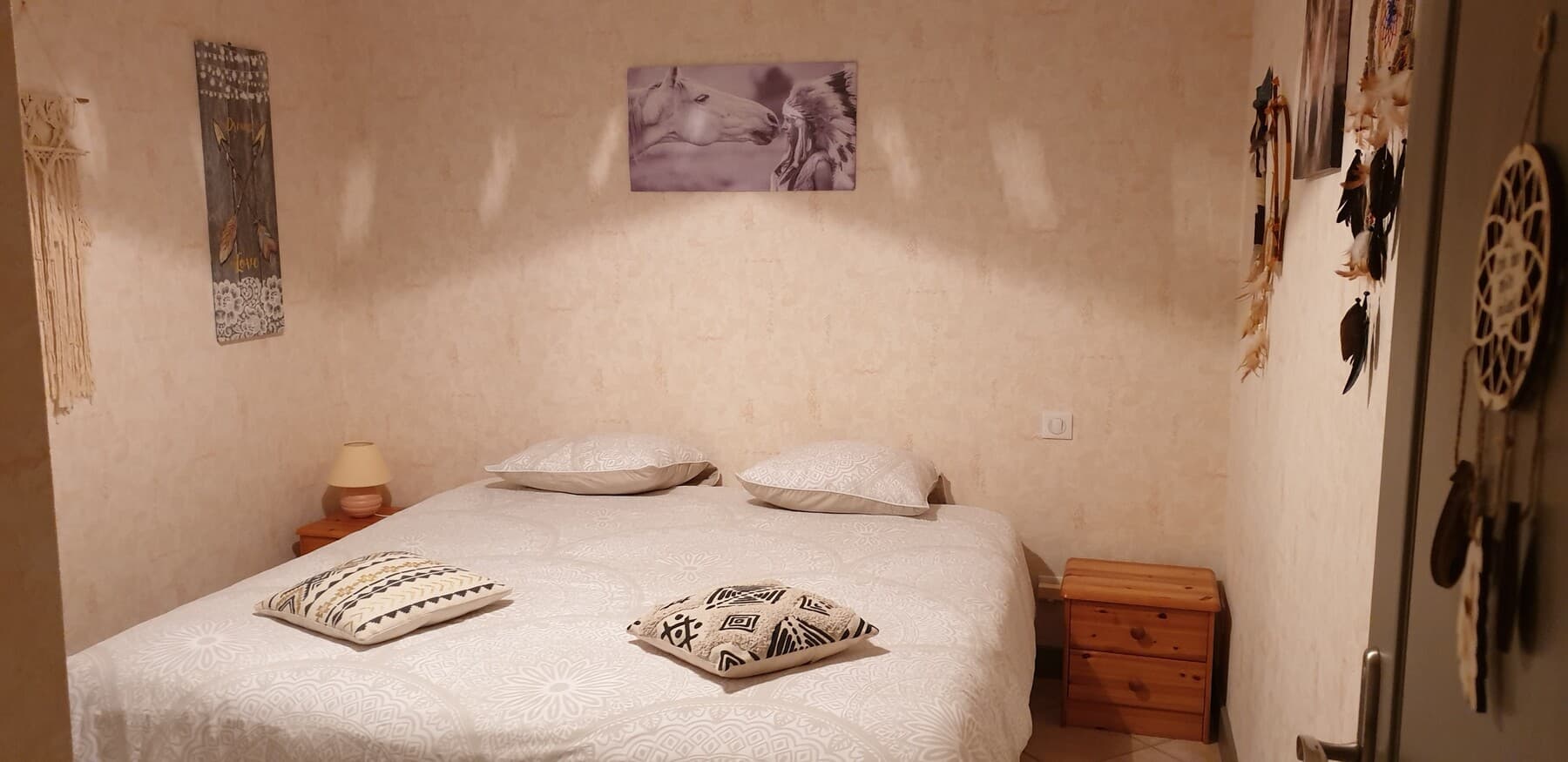GITE HUGO CHAMBRE INDIENS VERSION KING