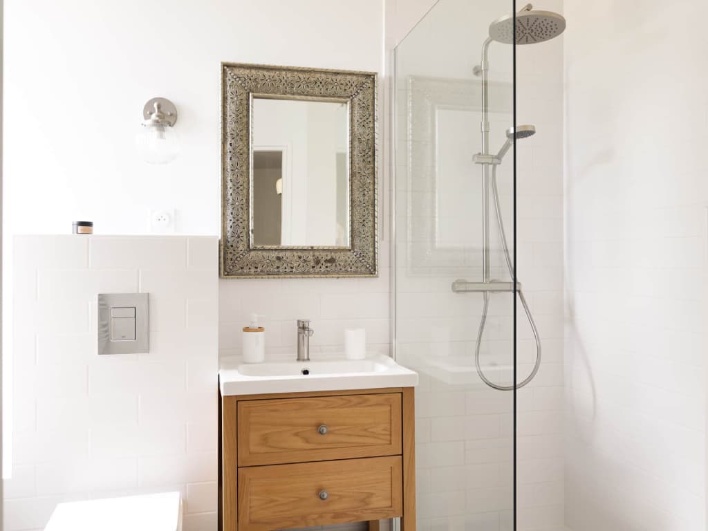 Gîte Glycine - Salle de bain de la chambre bleuet
