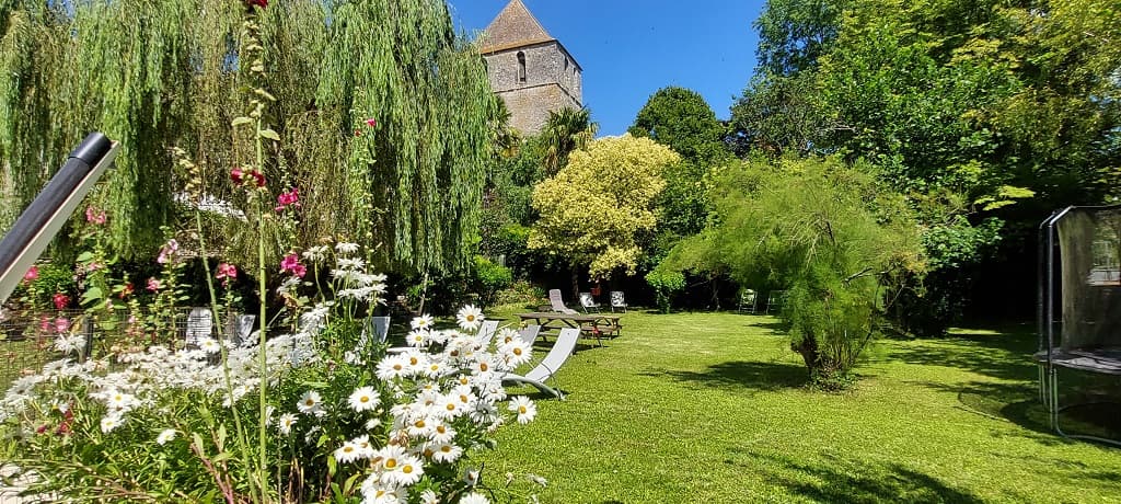 Gîte-Michel-St-Méard-parc-vue-clocher