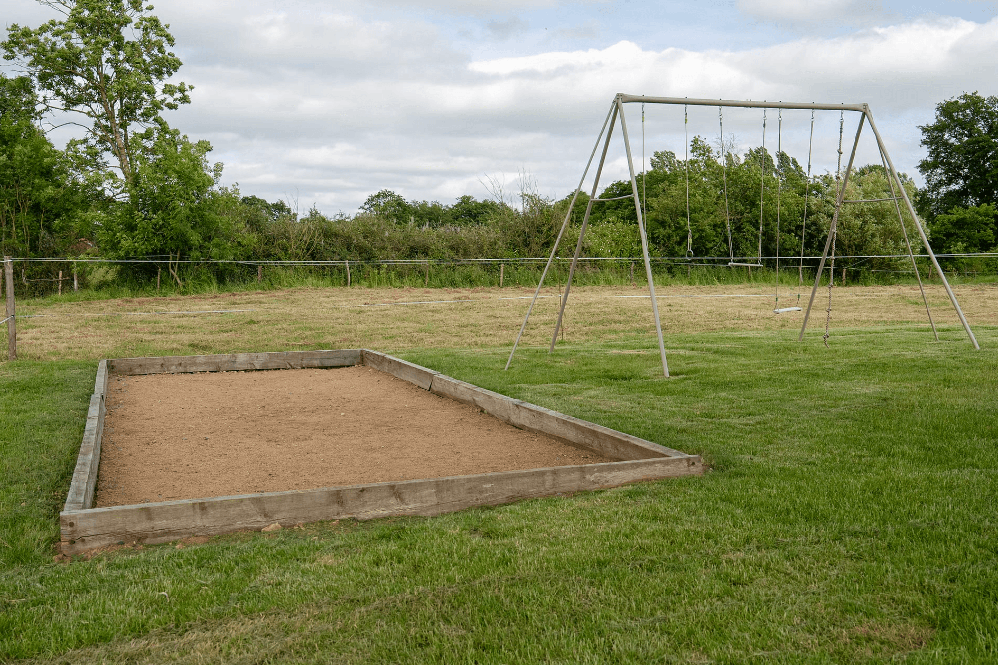 Gite des Buardieres - jardin petanque balancoire