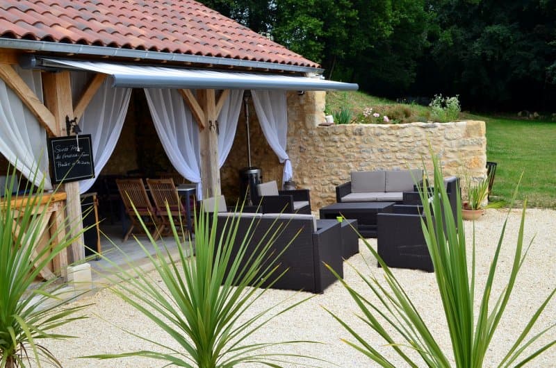 HLO_Les Eyzies_Domaine des Eymaries_Gite XVII_salon-exterieur_janvier 2023