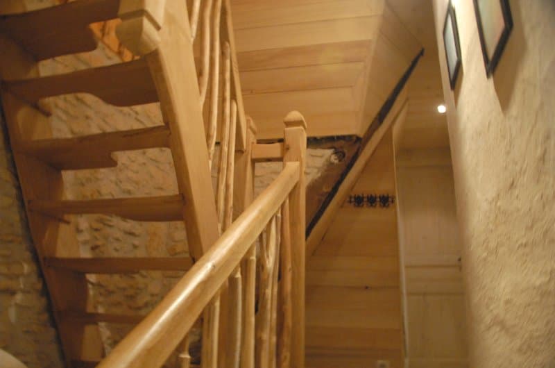 HLO_Les Eyzies_Domaine des Eymaries_gite-XVII_escalier_janvier 2023
