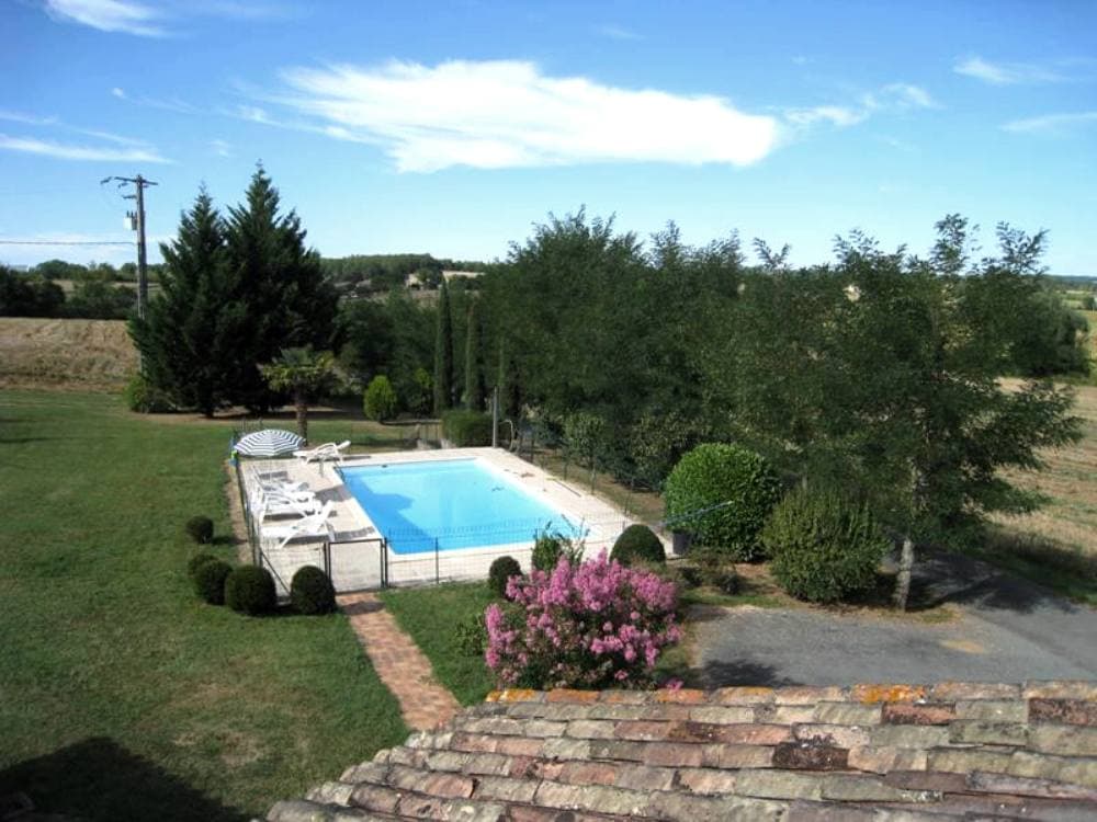 HLOAQU047FS00210-LGC029-piscinejardin