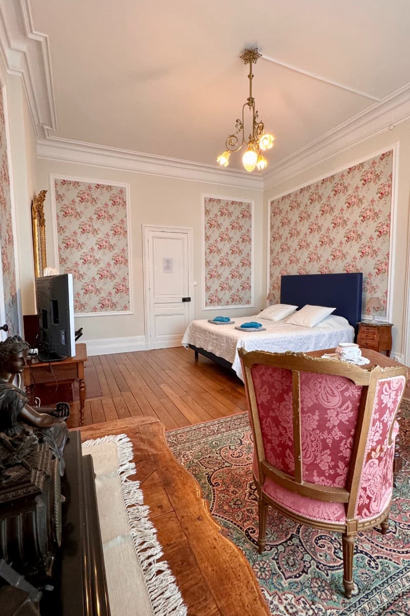 HLOAQU047FS002UT_chateaudeMoncassin_grande02