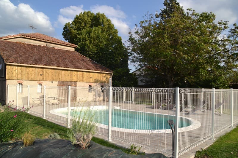 HLOAQU047V500Q3N_LEPARAVIS_LGC202_piscine