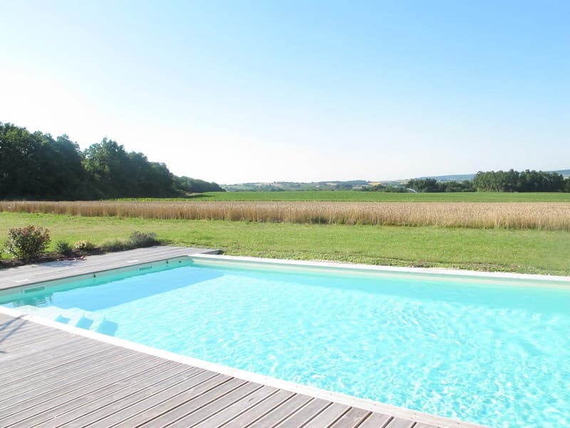 HLOAQU047V501C1O_LGC203_LACAUSSADE_piscineetvuecampagne