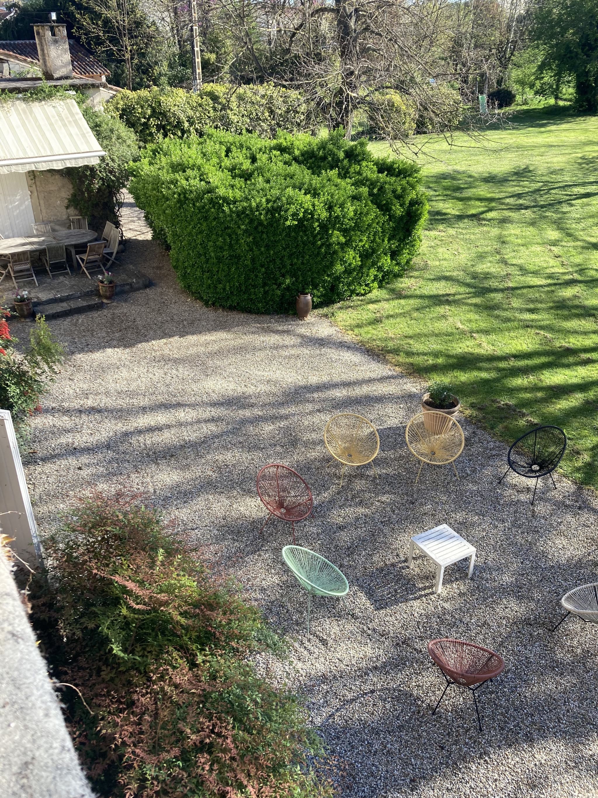 HLOAQU047V50BYUC_MOTHES DE BLANCHE_Terrasse