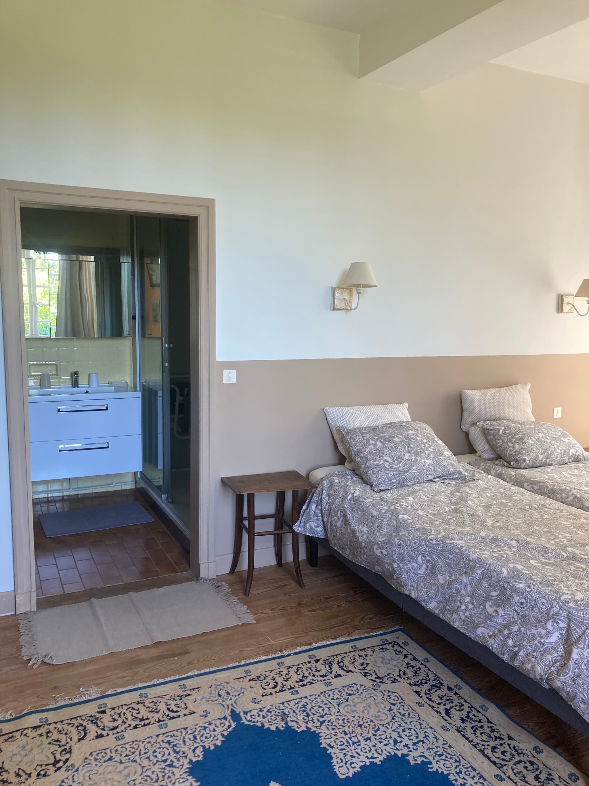 HLOAQU047V50BYUC_MOTHES DE BLANCHE_chambre ginko 2