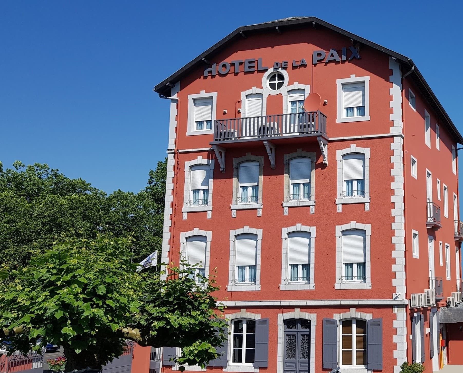 Hôtel de la Paix - Façade (©MIRAMON PIERRE)