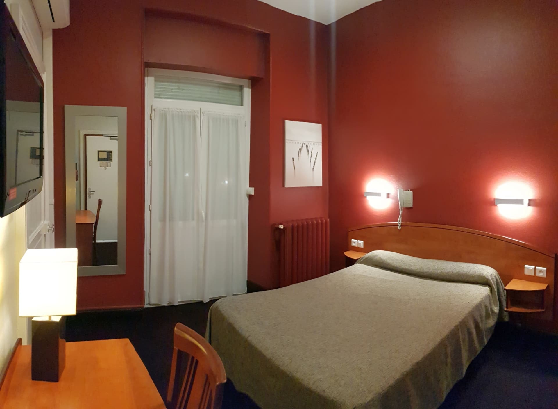 Hôtel de la Paix - chambre (©MIRAMON PIERRE)