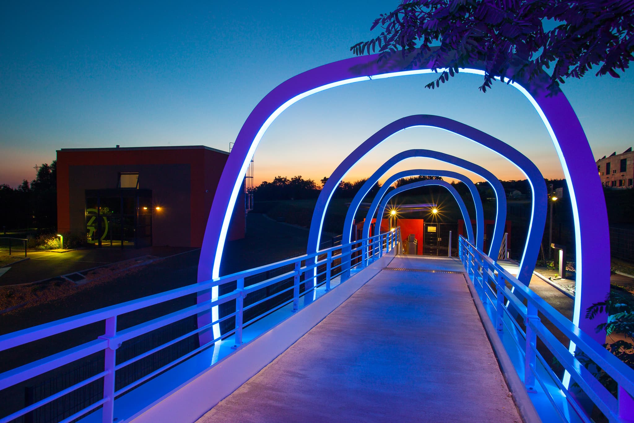 Passerelle accès au parc du Futuroscope