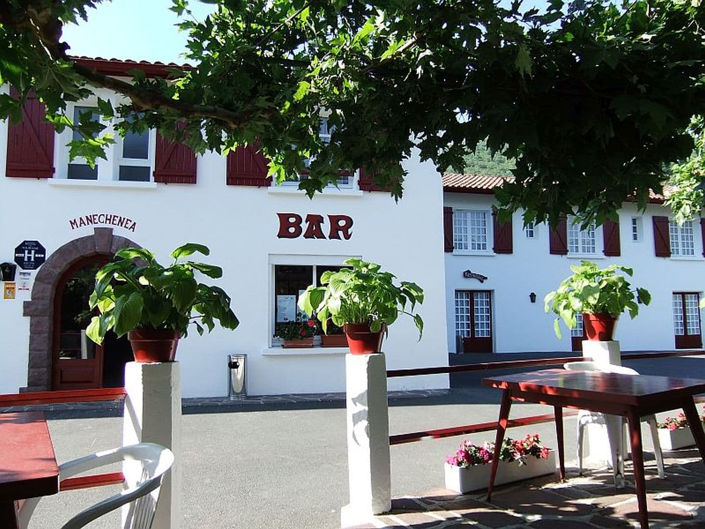 Hotel restaurant Manechenea - facade - St Etienne de Baïgorry