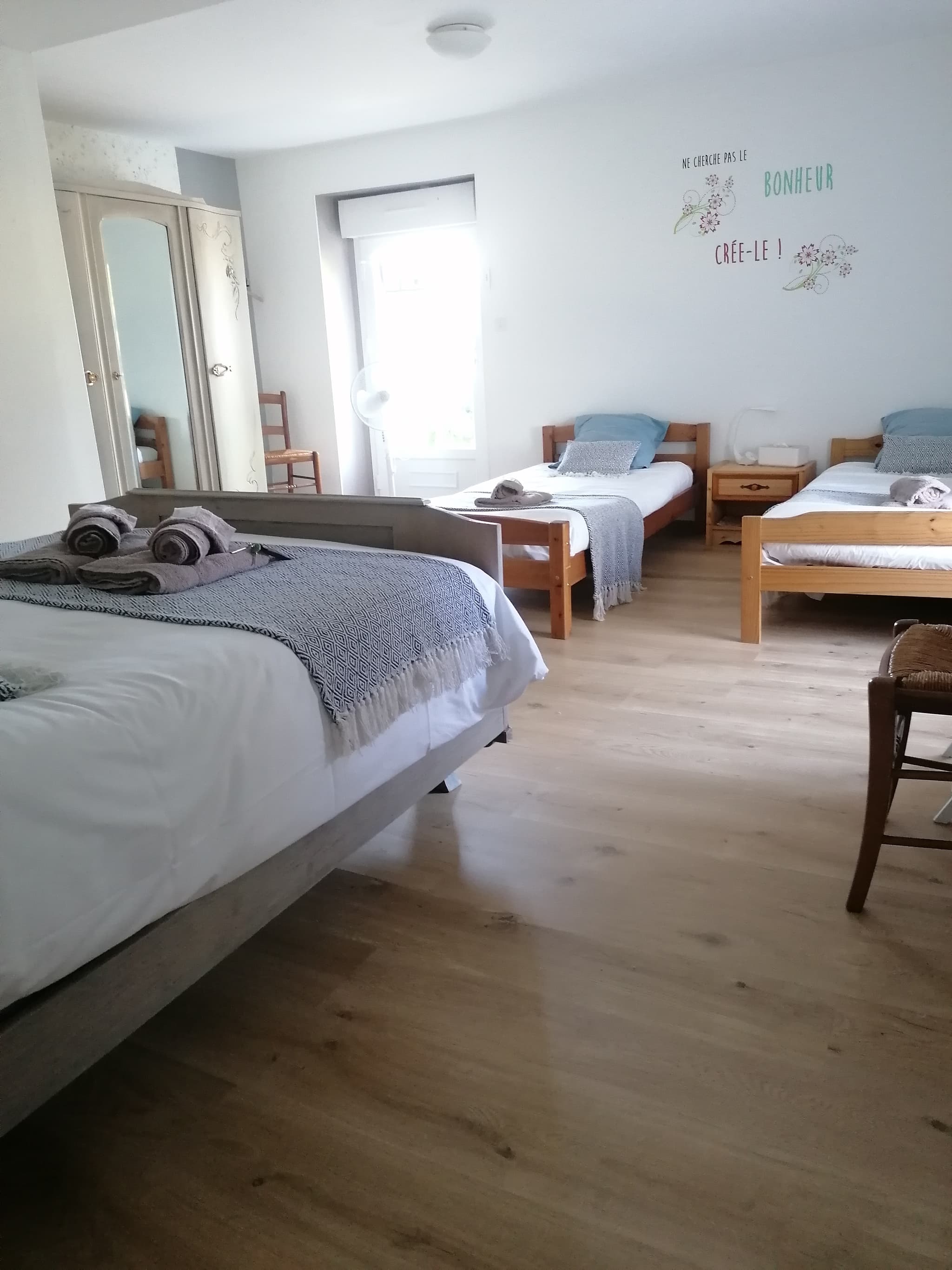 CHAMBRE PAPILLONS POUR 4-7 PERSONNES