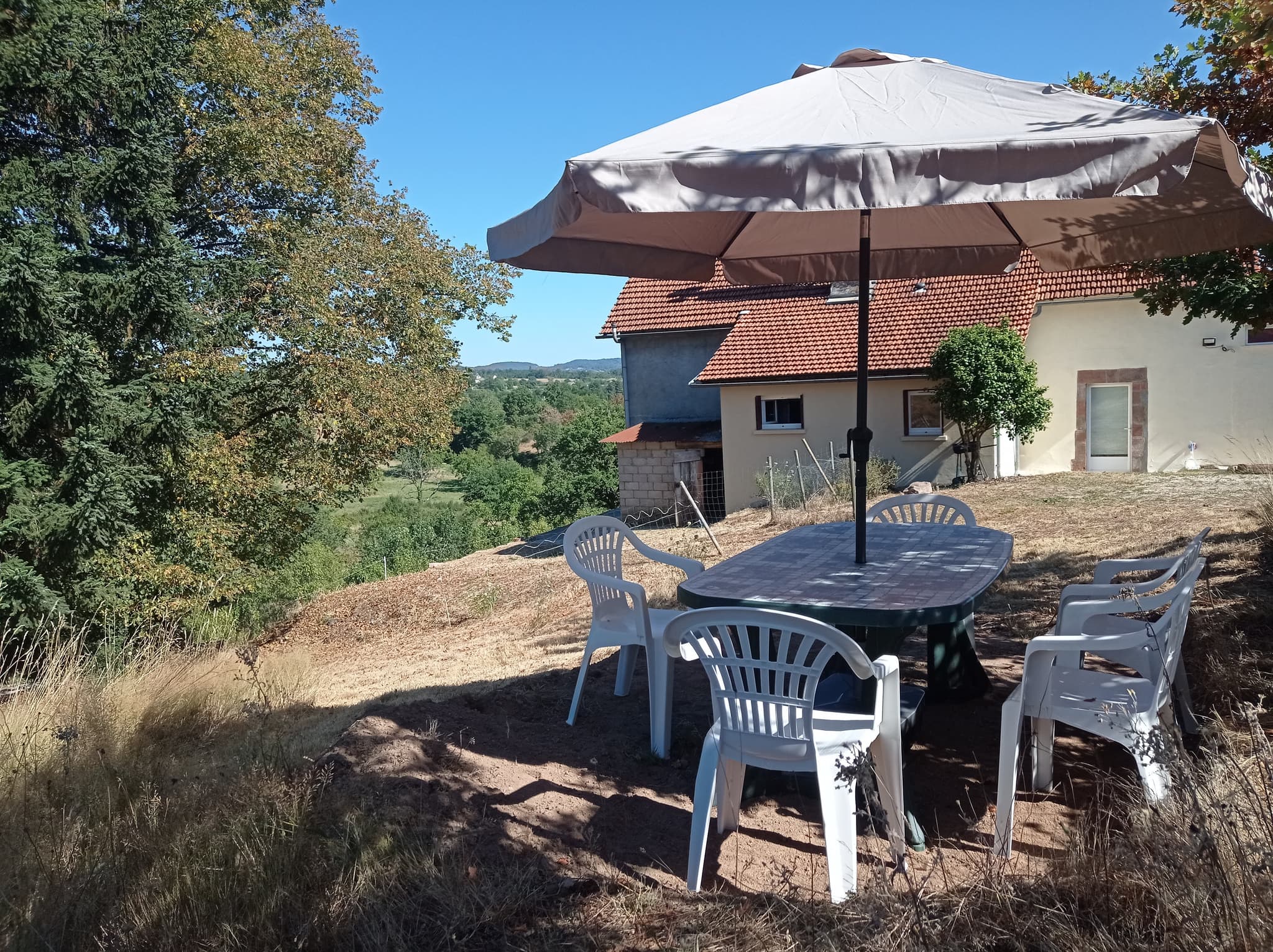 Coin repas extérieur et vue_3