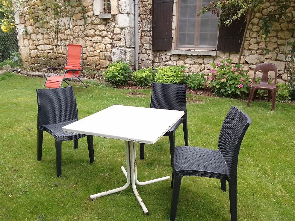 chambre-hotes-la-rustique-exterieur-saint-martin-des-combes-tourisme-vallée-isle