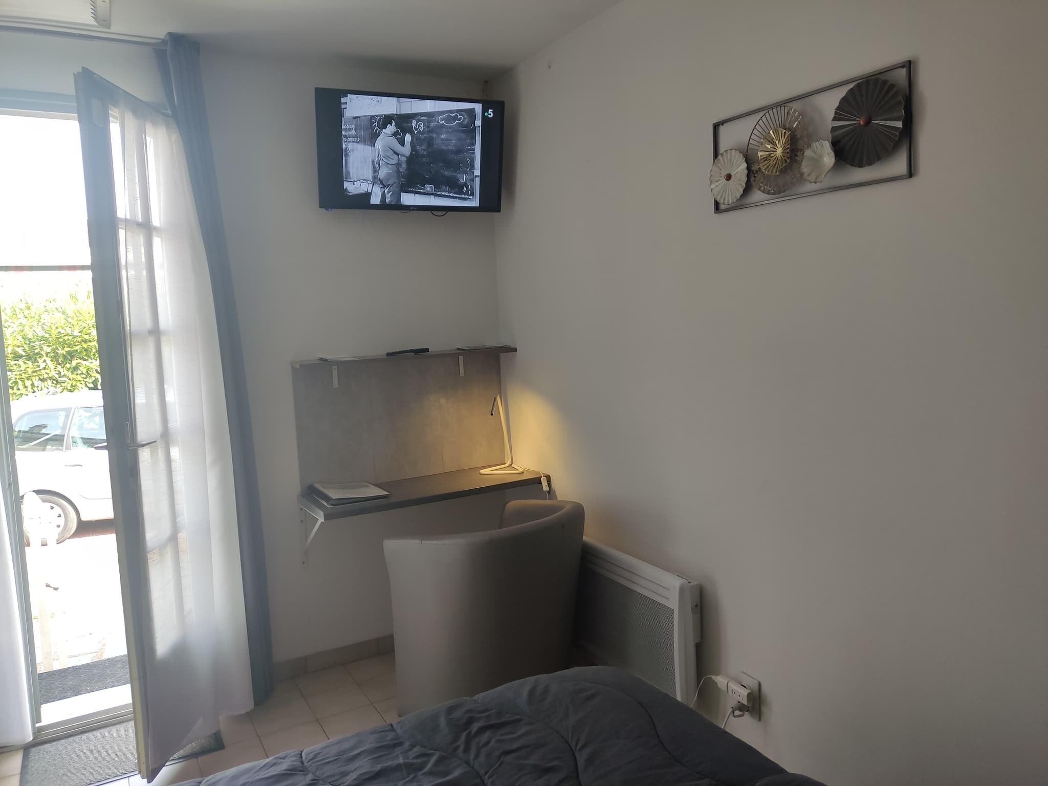 bureau TV