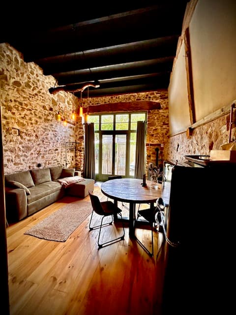 Salon-salle a manger et cuisine