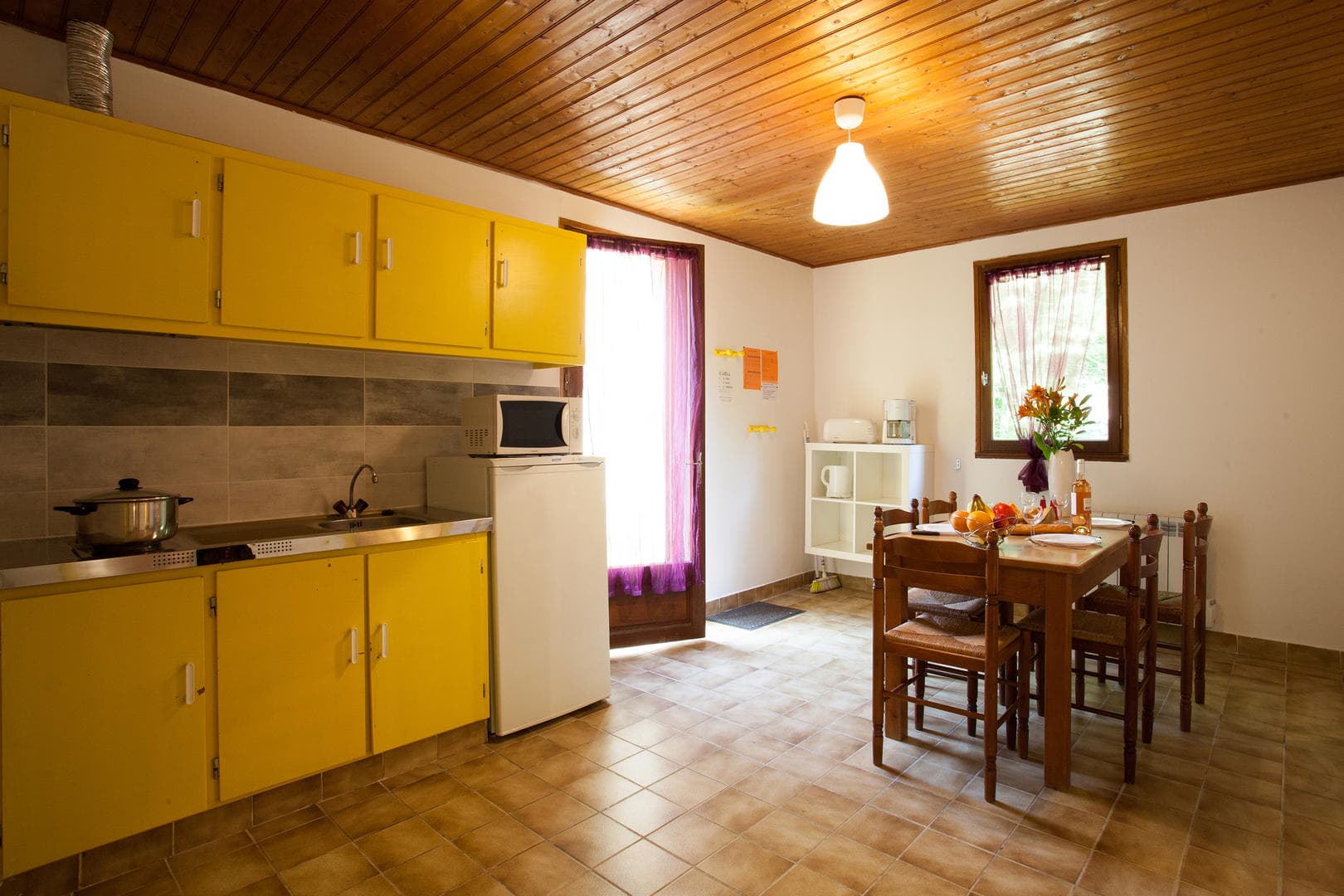 Interieur-gite---Les-Hauts-de-Calviac