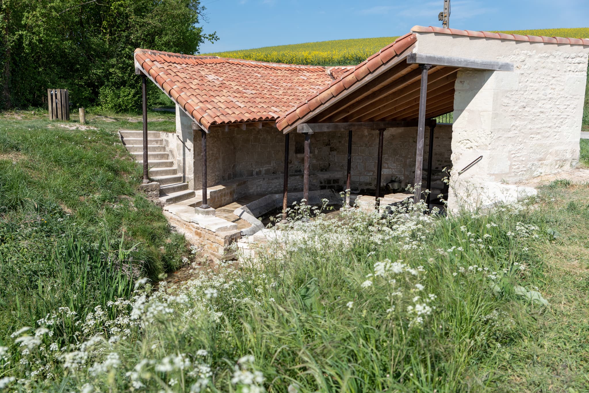 LA FONTAINE AUX FEMMES MIREBEAU