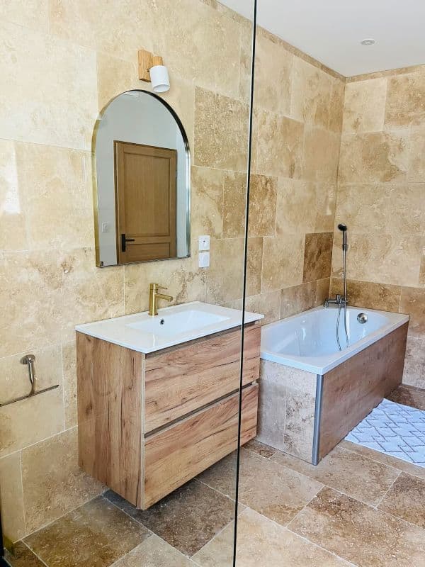 La Chaume 2 Esclottes Pin salle d'eau baignoire